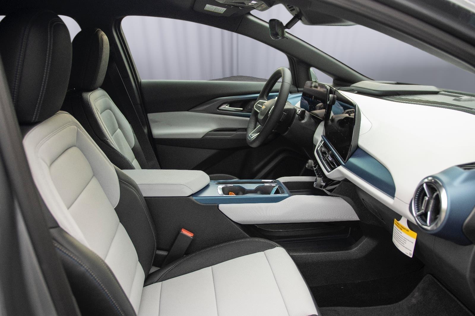 2025 Chevrolet Equinox EV 1LT photo 24