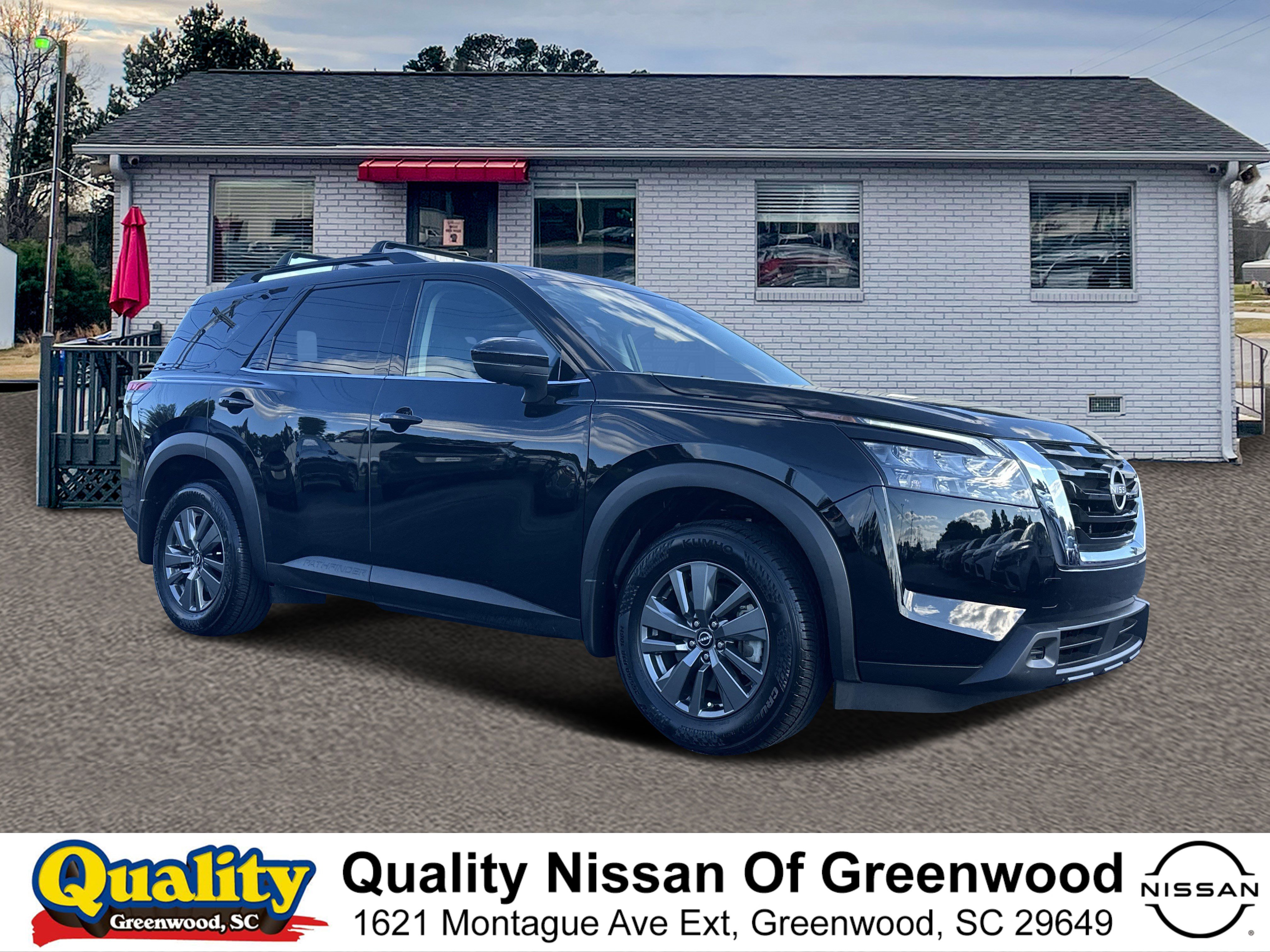 2024 Nissan Pathfinder SV's photo