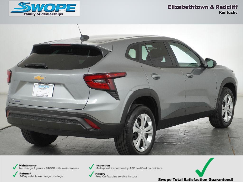 2025 Chevrolet Trax LS photo 4