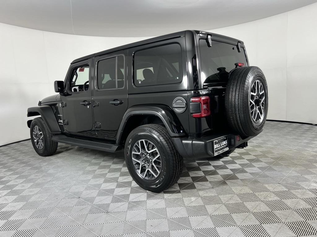 2024 Jeep Wrangler Sahara photo 8