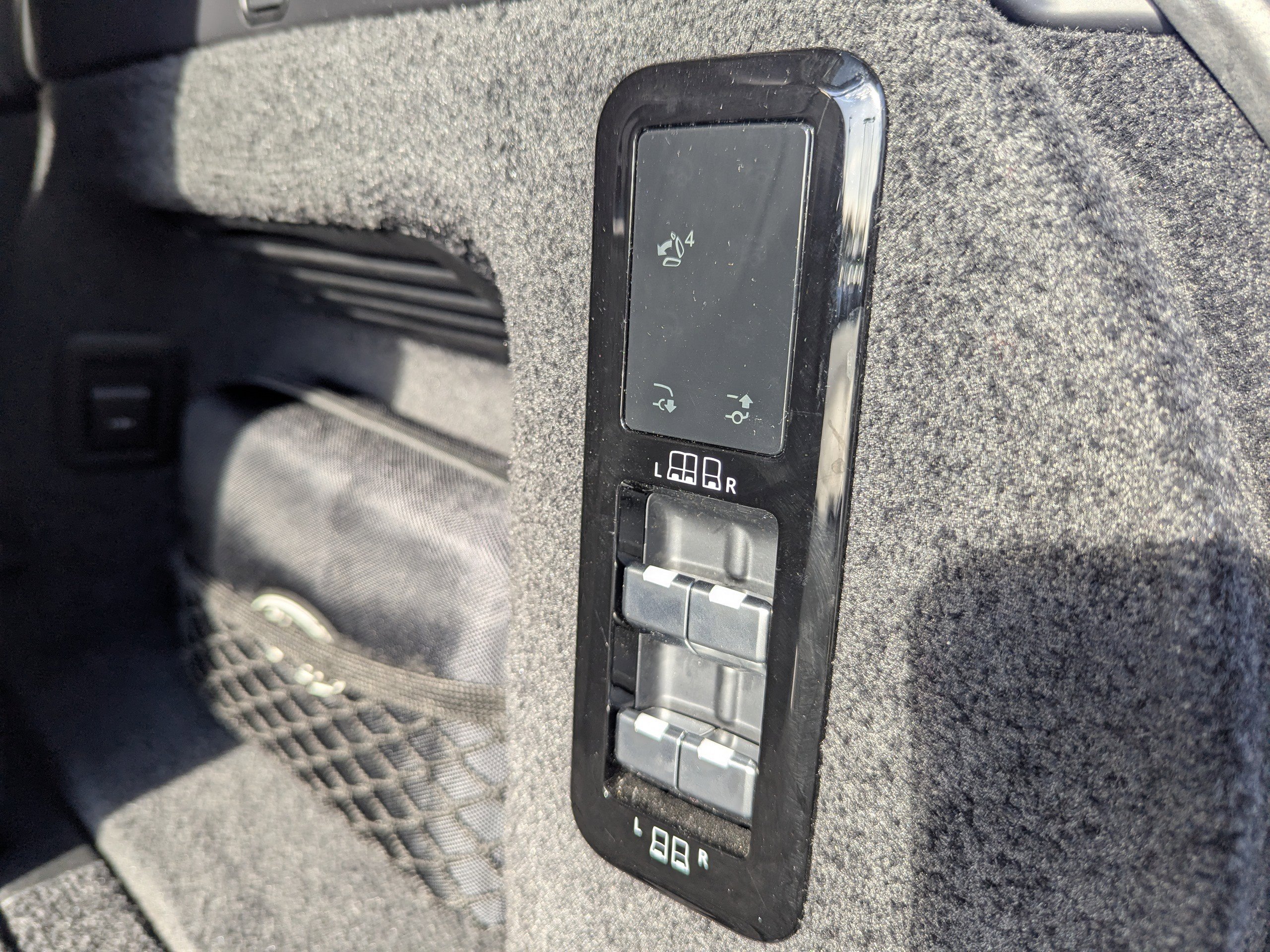 2023 Land Rover Range Rover SE photo 8