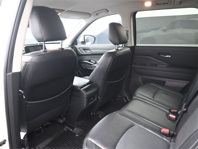 2022 Nissan Pathfinder SV photo 17