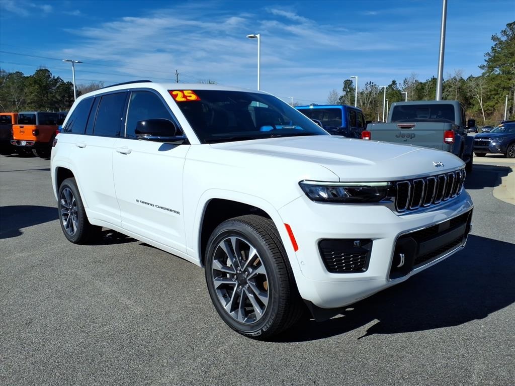 2025 Jeep Grand Cherokee Overland's photo