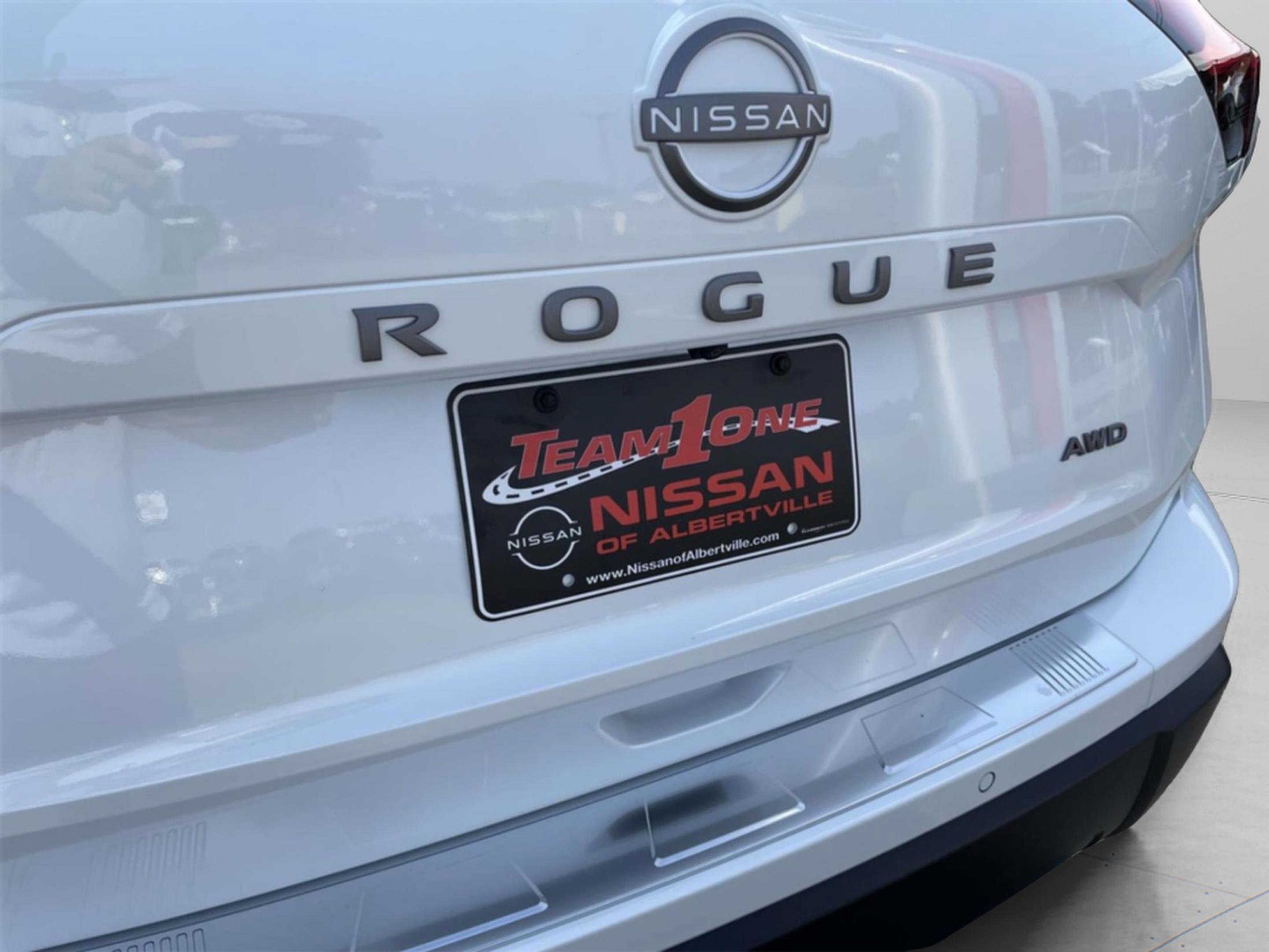2026 Nissan Rogue SV AWD photo 4