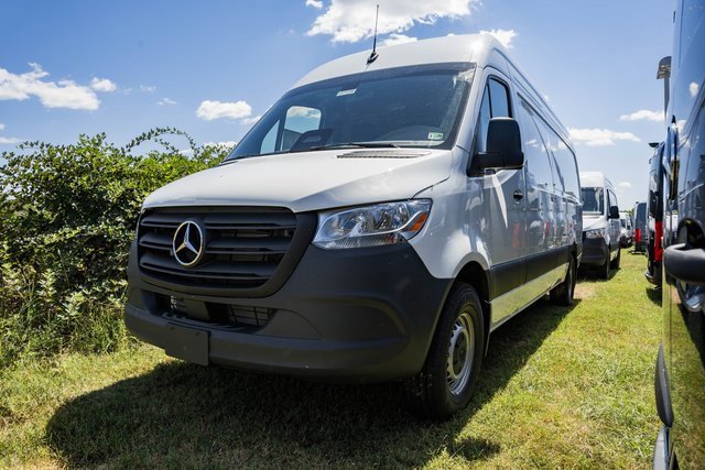 2025 Mercedes-Benz Sprinter Cargo Van Base's photo