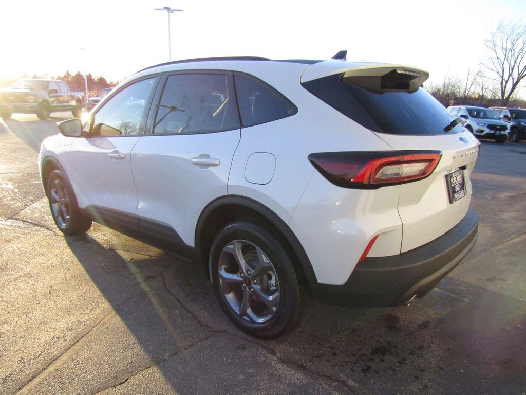 2025 Ford Escape ST-Line photo 4