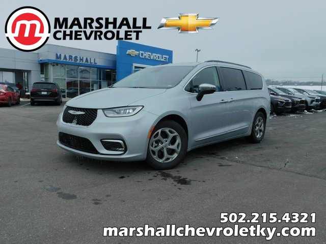 2023 Chrysler Pacifica Limited's photo