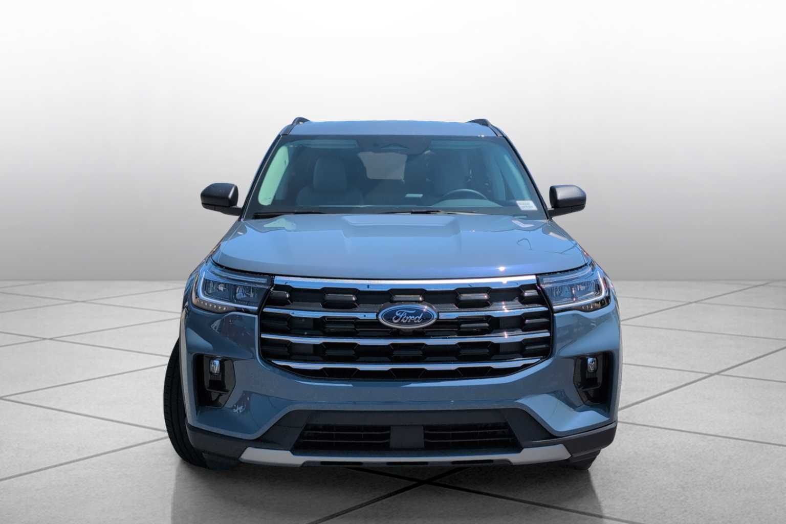2025 Ford Explorer photo 2