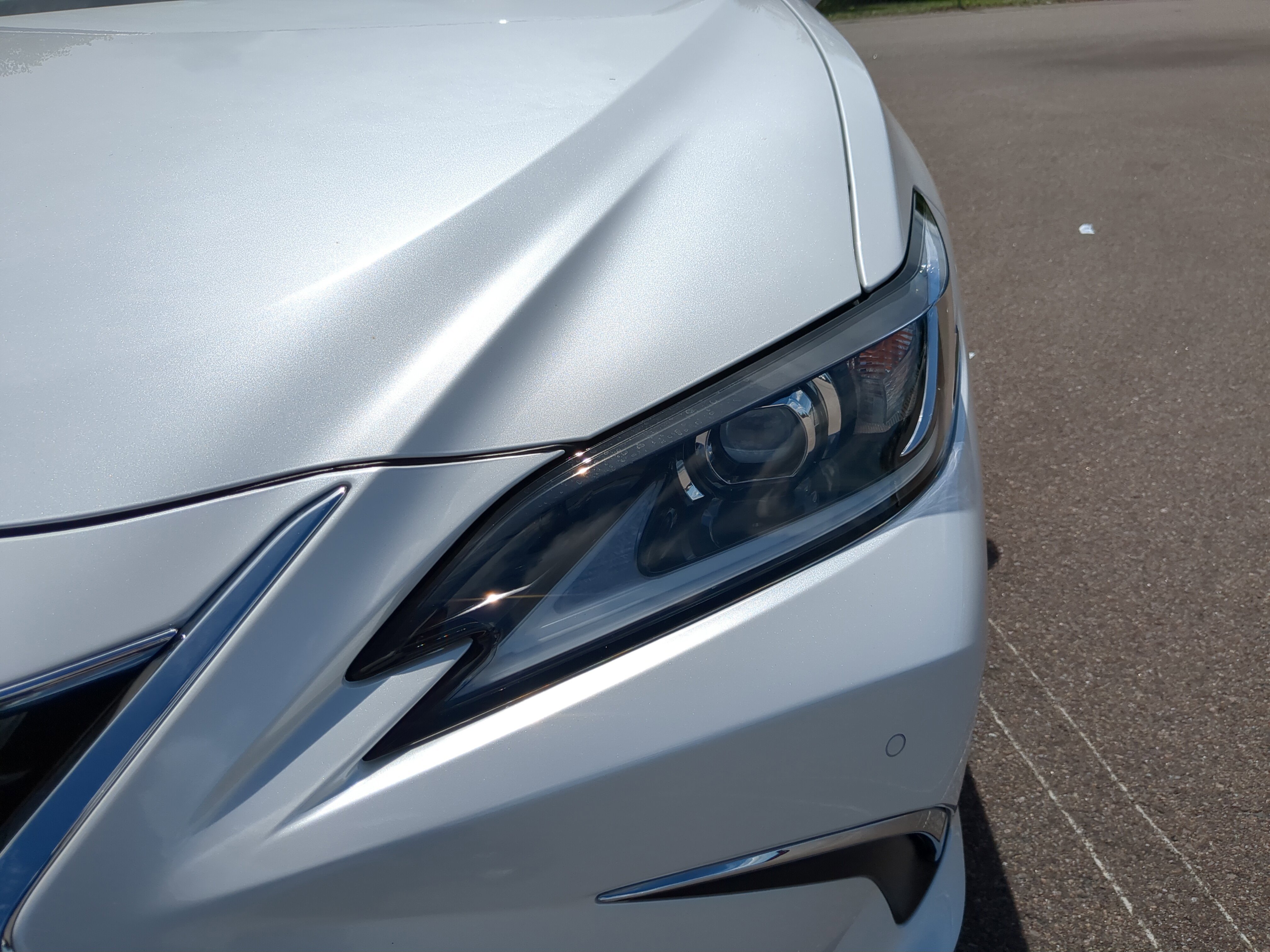 2025 Lexus ES 350 photo 9