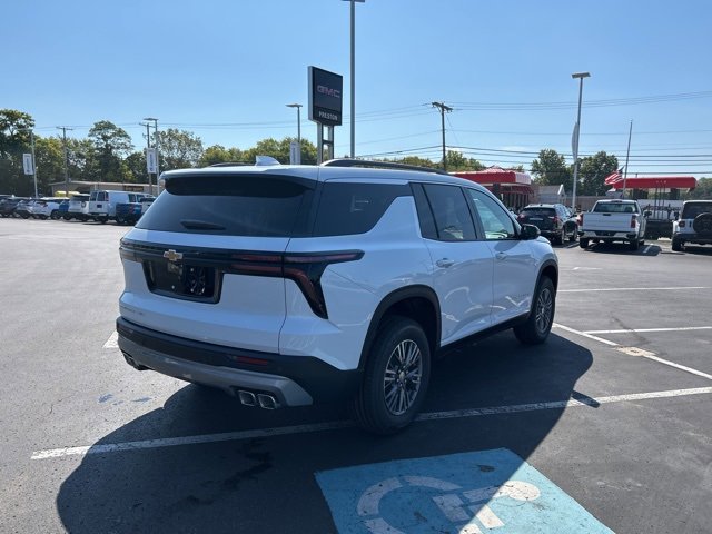 2026 Chevrolet Traverse photo 2