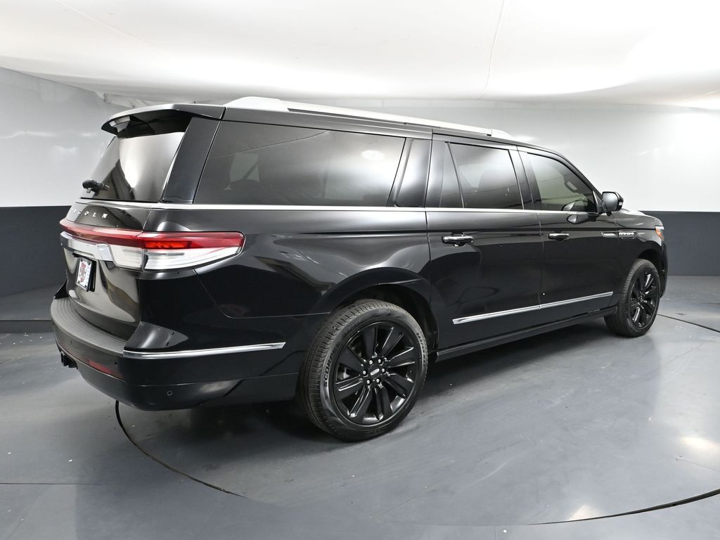 2024 Lincoln Navigator Reserve Luxury Monochromatic photo 4
