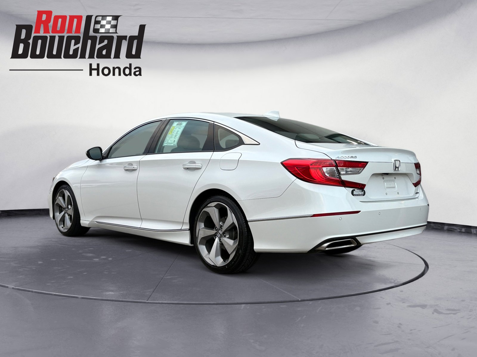 2018 Honda Accord Touring 1.5T photo 4