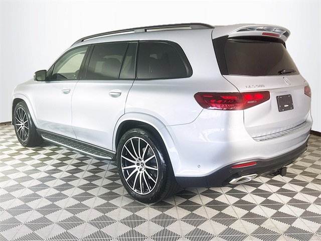 2026 Mercedes Benz GLS 580 4MATIC photo 2