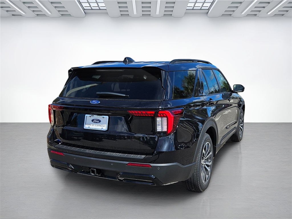 2025 Ford Explorer ST-Line photo 5