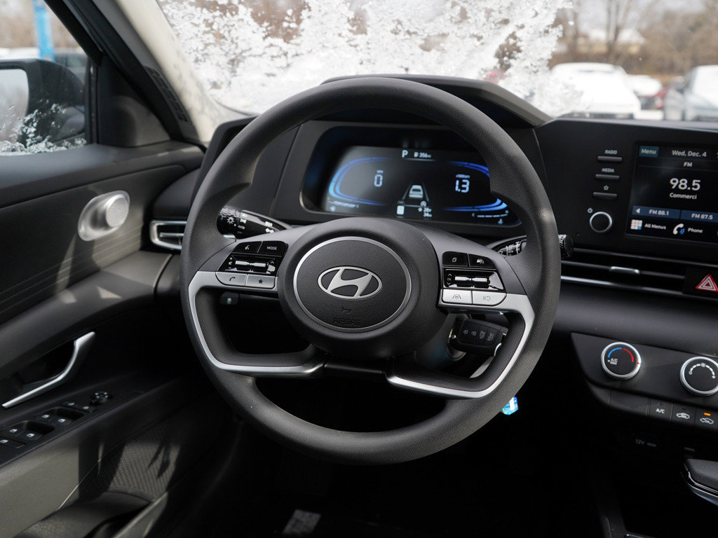 2025 Hyundai Elantra SE photo 12