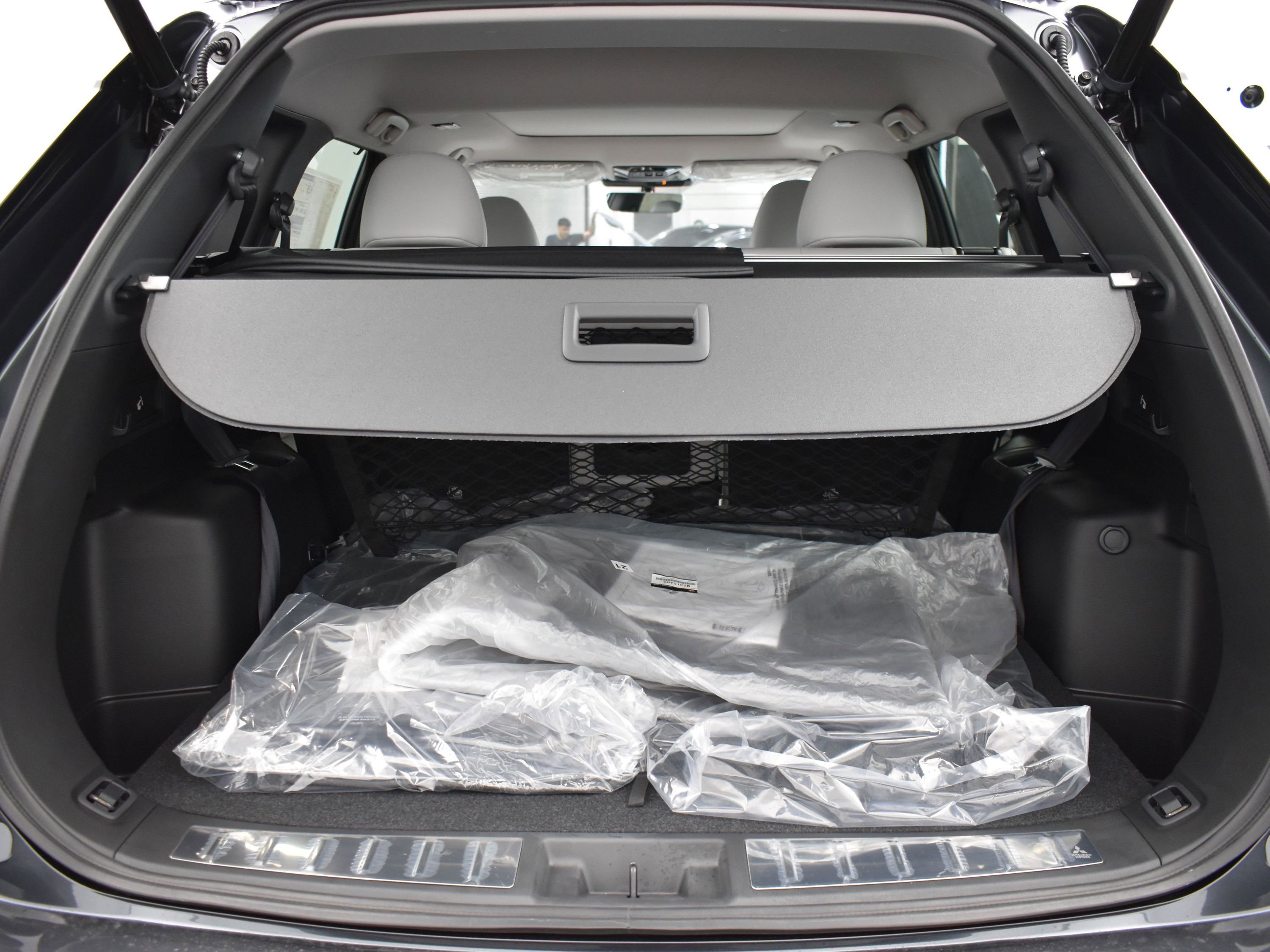 2025 Mitsubishi Outlander SEL photo 16