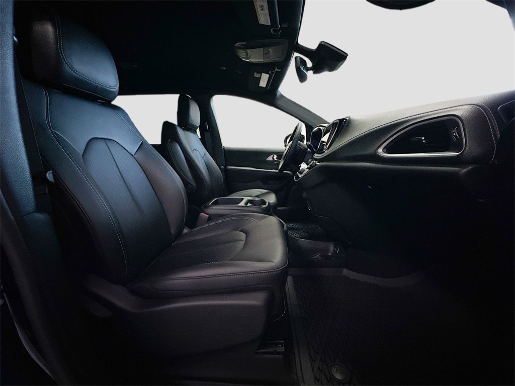 2025 Chrysler Pacifica photo 7