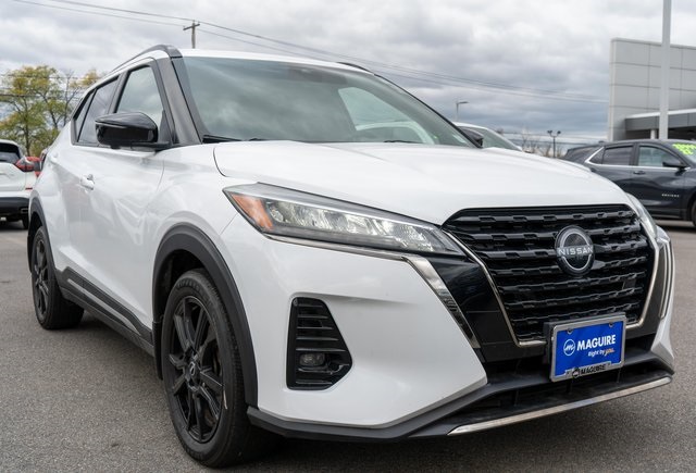 2023 Nissan Kicks SR photo 3