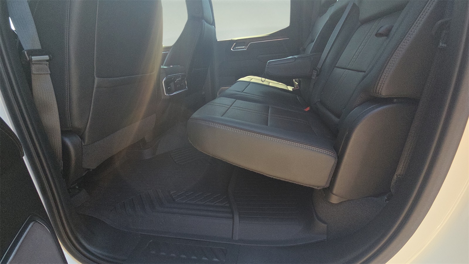 2022 Chevrolet Silverado 1500 High Country photo 19