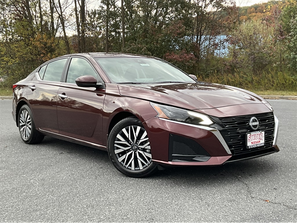 2025 Nissan Altima SV's photo