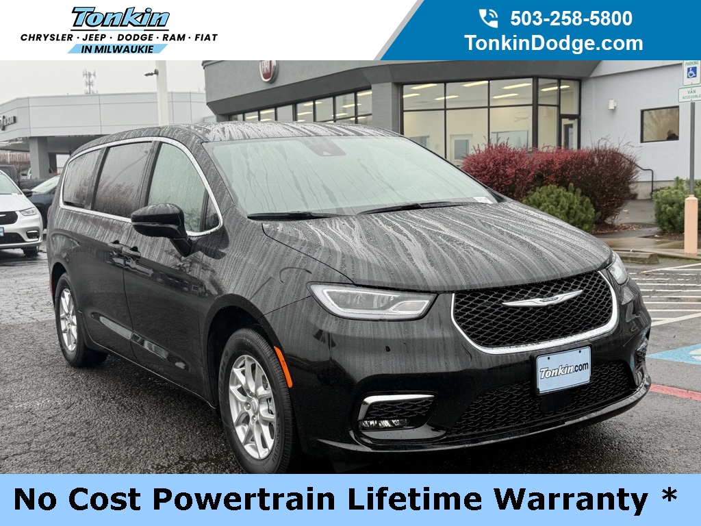 2026 Chrysler Pacifica Select's photo