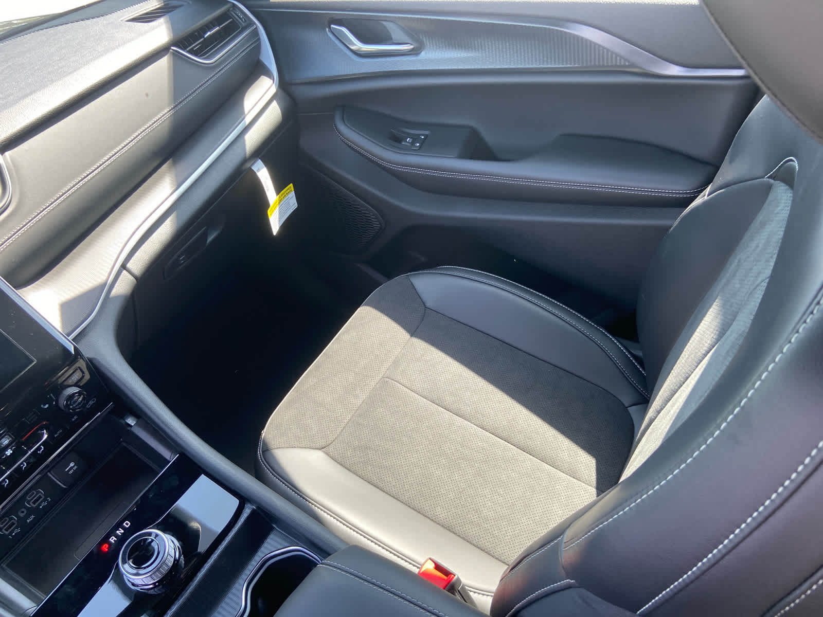 2025 Jeep Grand Cherokee Altitude photo 18