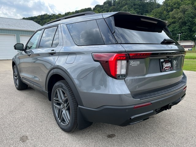 2025 Ford Explorer ST-Line photo 6