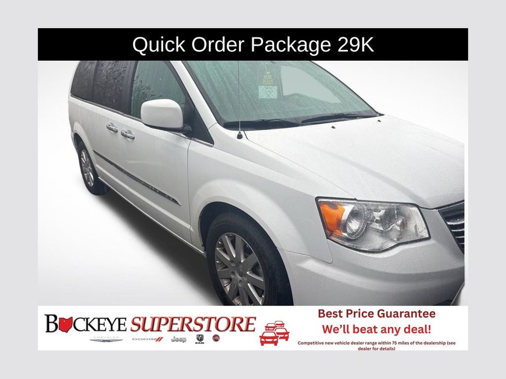 2016 Chrysler Town & Country Touring's photo