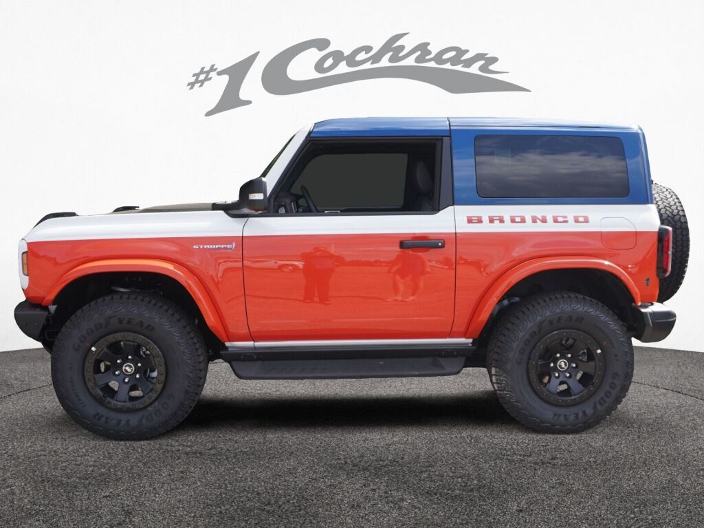 2025 Ford Bronco First Edition photo 2