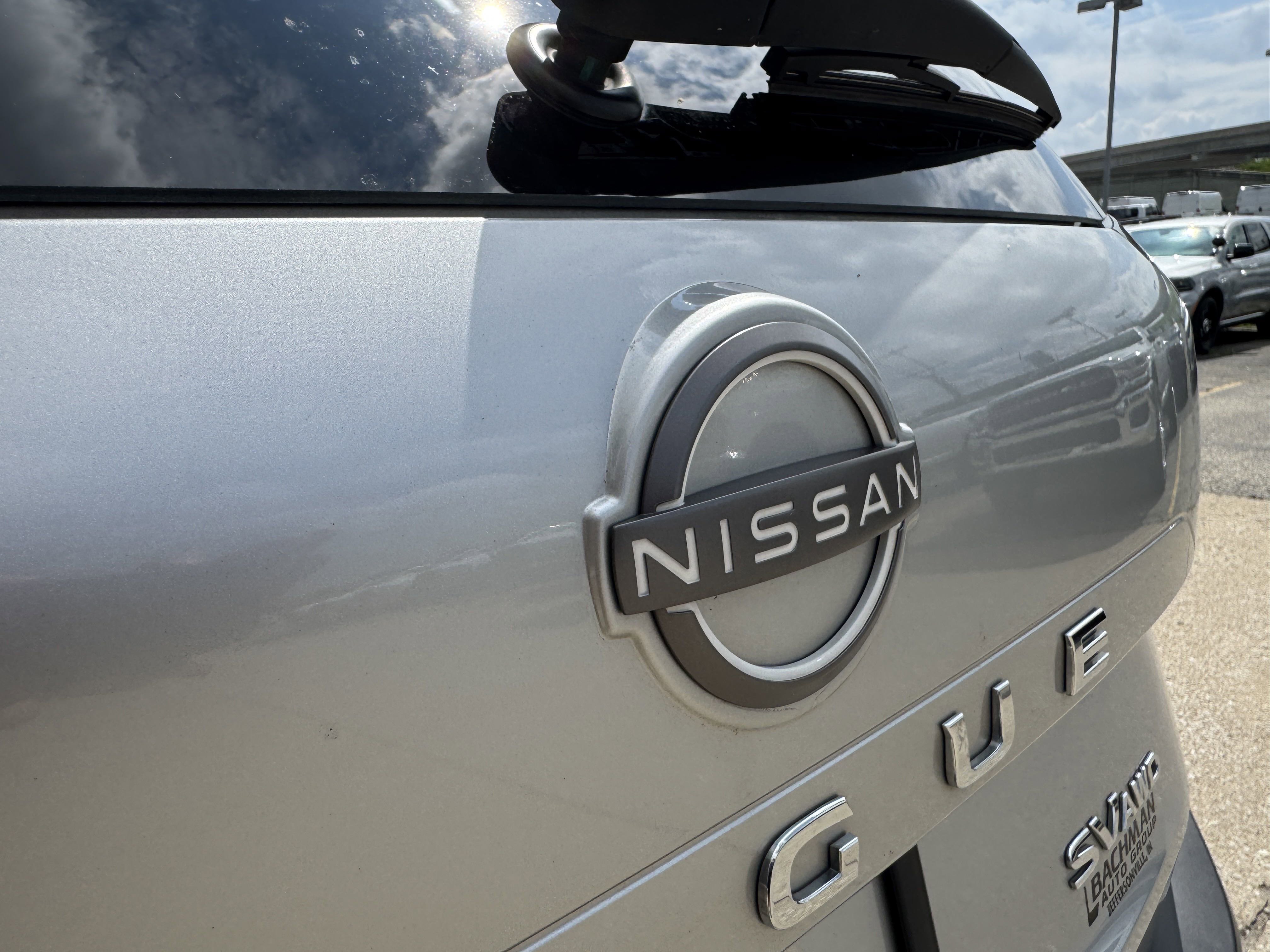 2023 Nissan Rogue SV photo 2