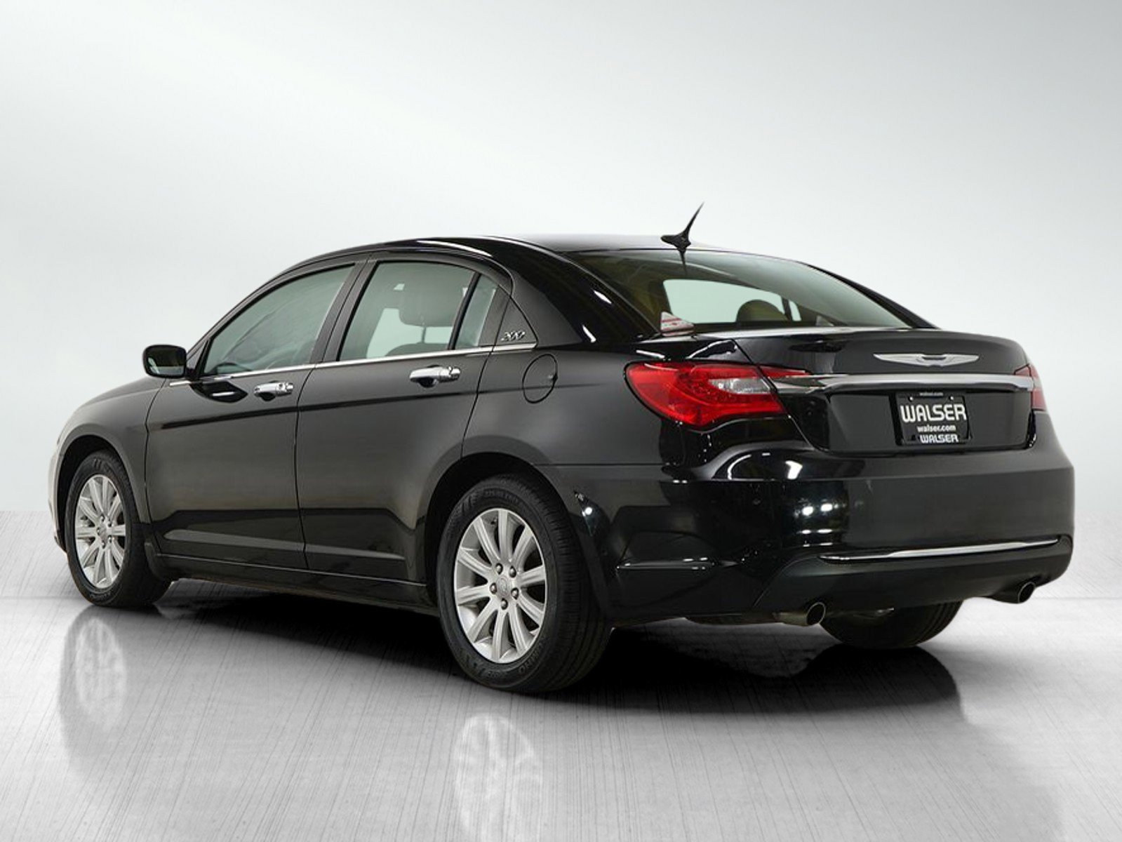 2013 Chrysler 200 Limited photo 3