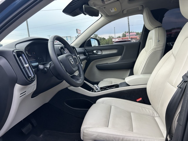 2024 Volvo XC40 Plus photo 25