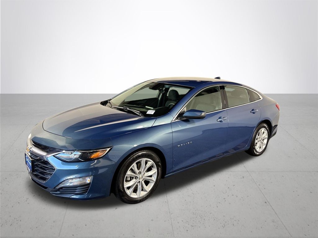 2024 Chevrolet Malibu 1LT photo 2