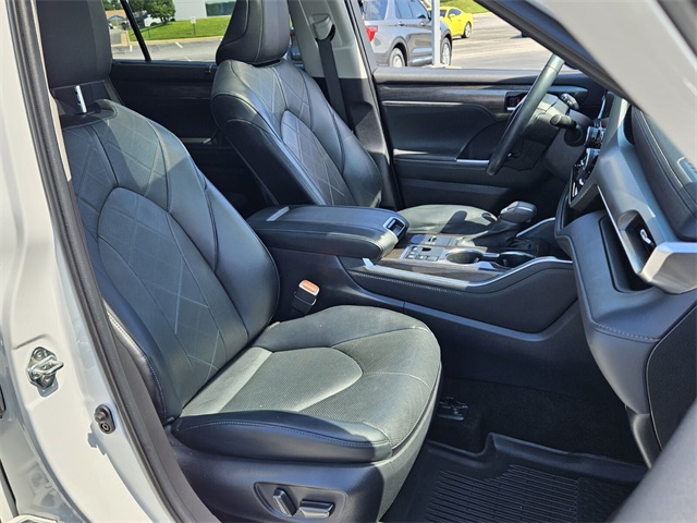 2023 Toyota Highlander Platinum photo 17