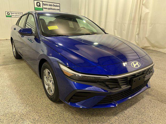 2025 Hyundai Elantra SE photo 2