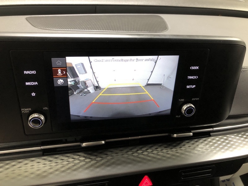 2024 Kia Carnival LX photo 30