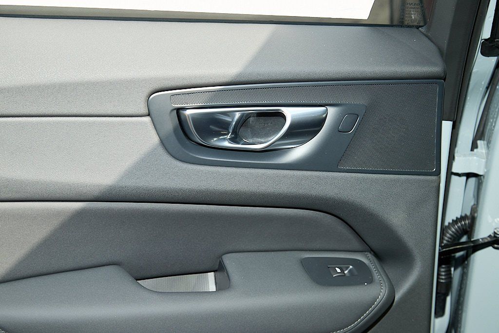 2026 VOLVO XC60 - Image 18