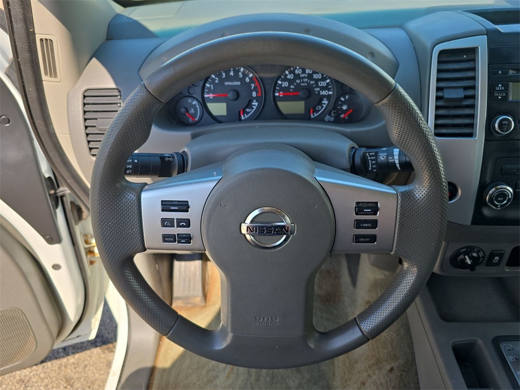 2014 Nissan Frontier S photo 11