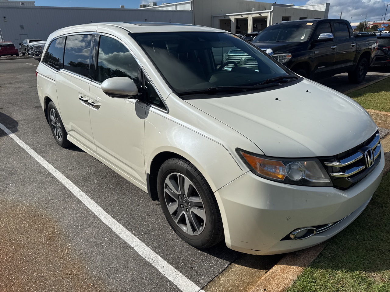 2017 Honda Odyssey Touring Elite photo 2