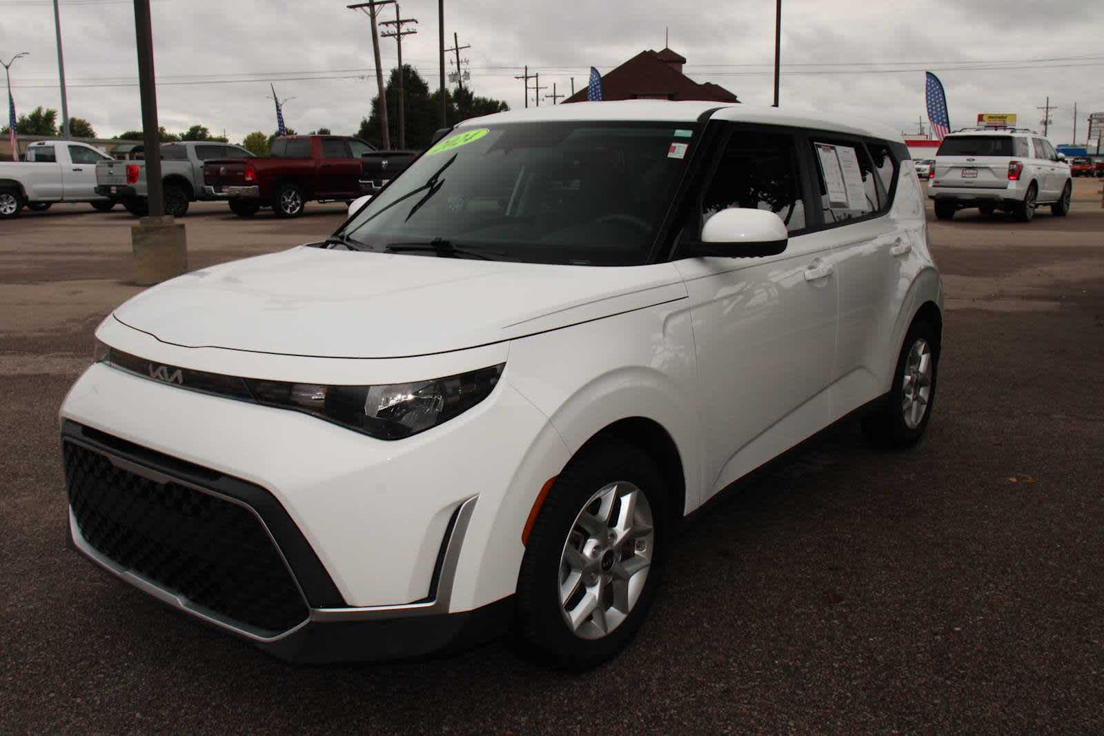 2024 Kia Soul LX photo 3
