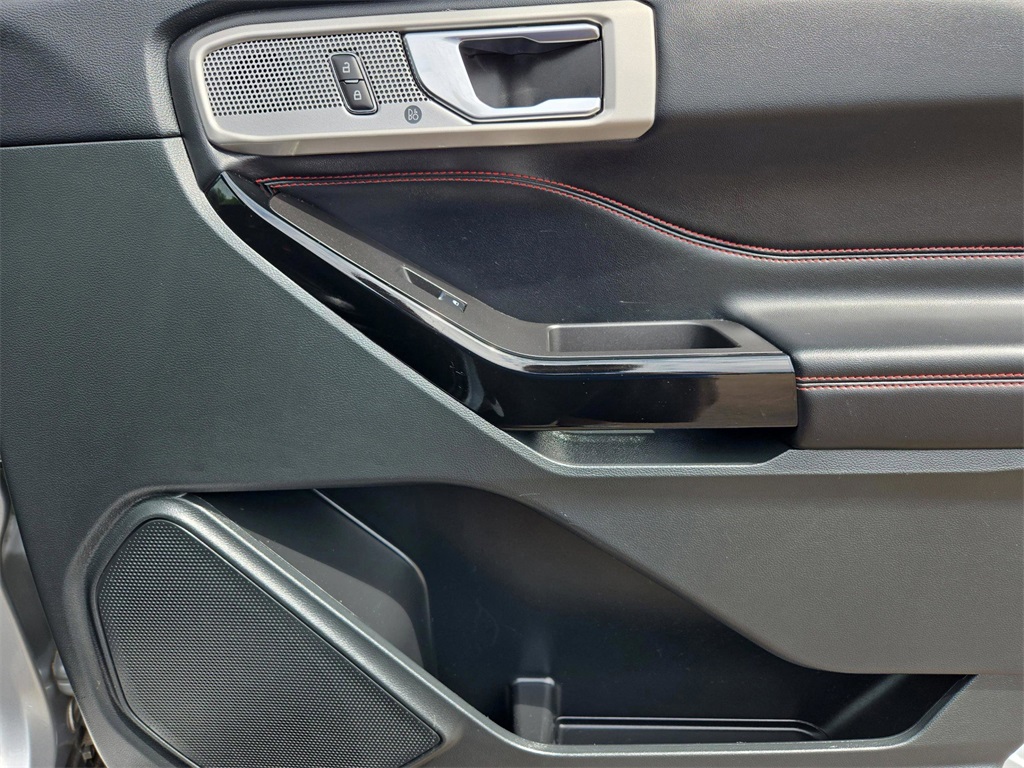 2024 Ford Explorer ST-Line photo 35