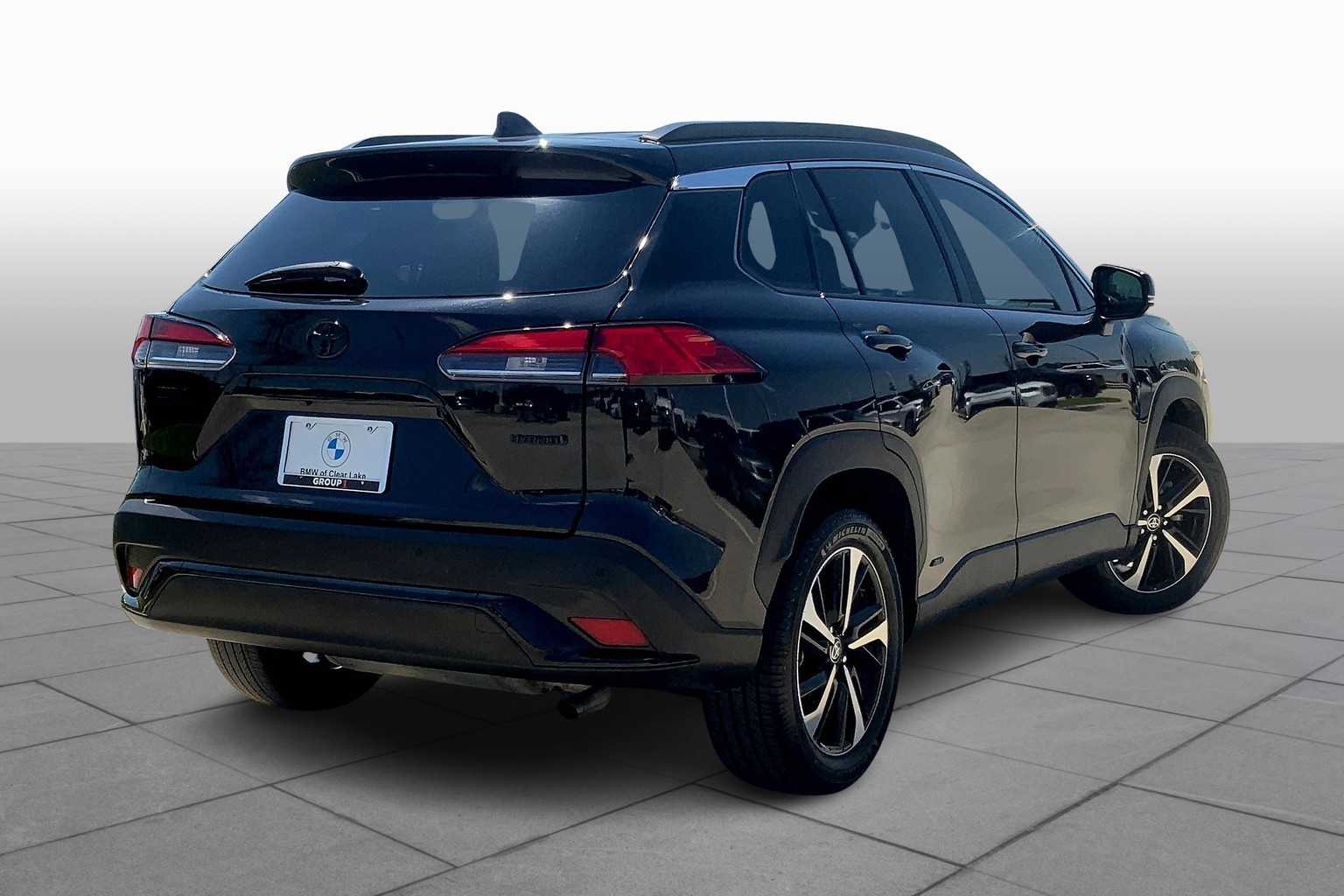 2023 Toyota Corolla Cross Hybrid XSE photo 11