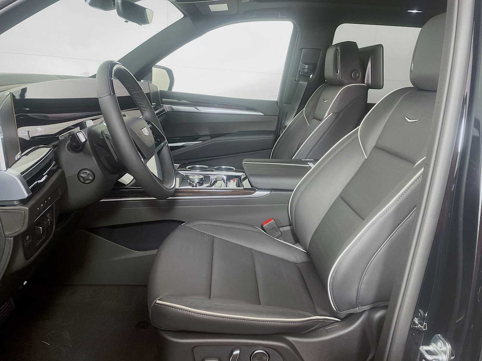 2026 Cadillac Escalade ESV Luxury photo 3