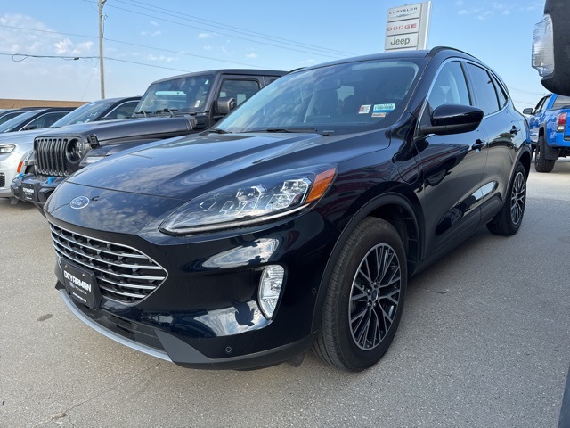 2021 Ford Escape Titanium photo 2