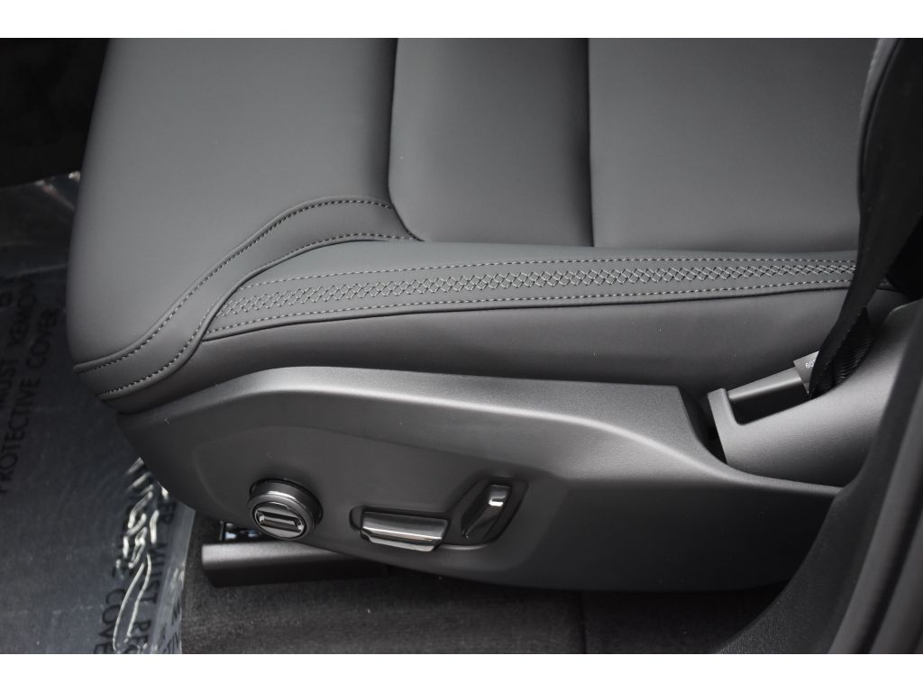 2026 Volvo XC60 B5 Plus photo 27