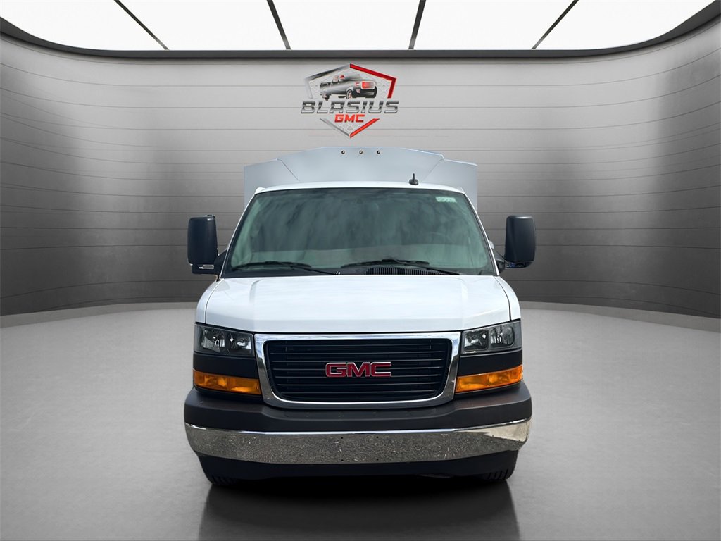2025 Gmc Savana Cutaway 3500 photo 5