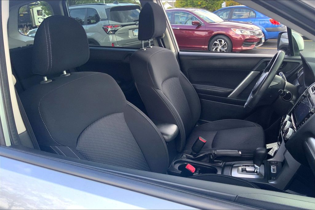 2017 Subaru Forester 2.5i Premium photo 4