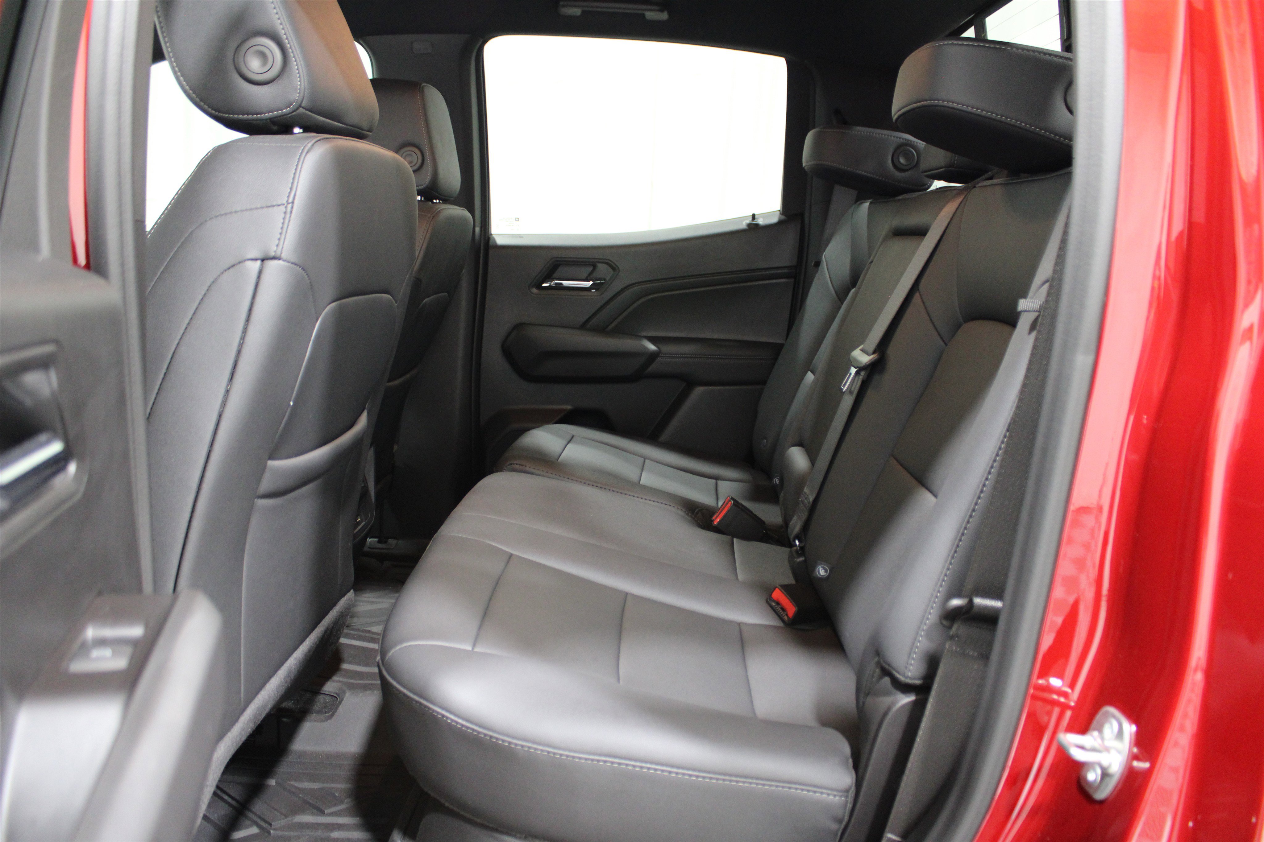 2024 Chevrolet Colorado LT photo 18