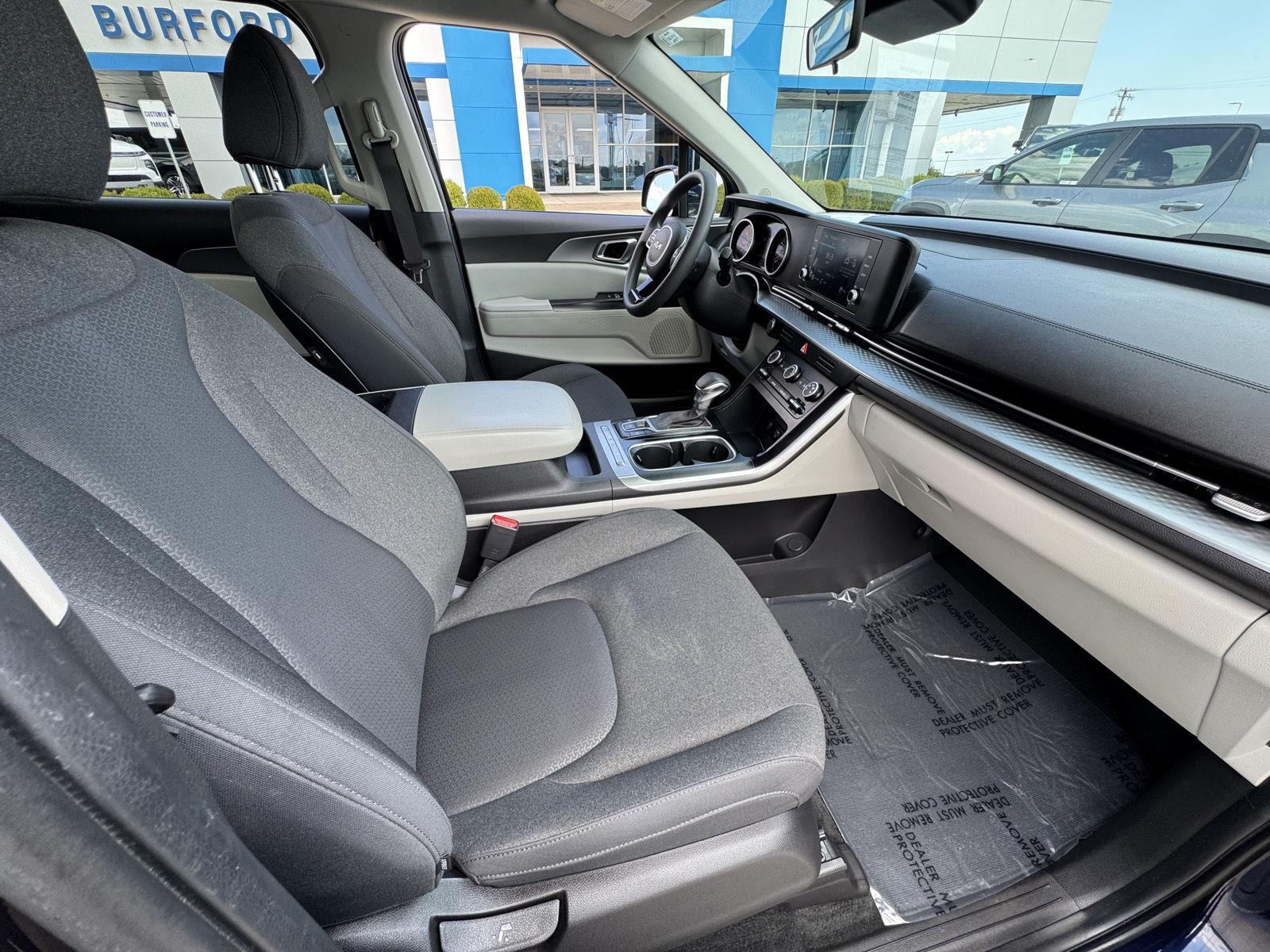 2022 Kia Carnival LX photo 43