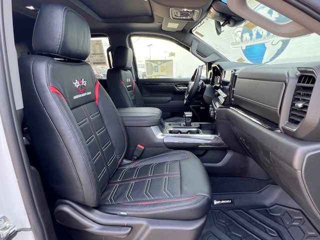 2025 Chevrolet Silverado 1500 RST photo 17